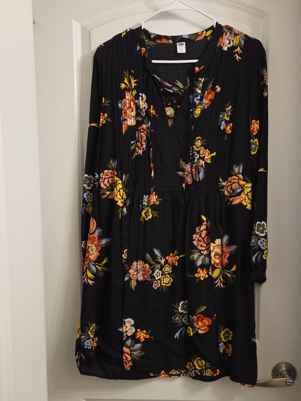 Old Navy Black Long-Sleeve Floral Tunic Dress